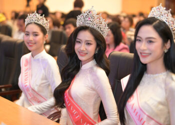 Hoa Hậu Việt Nam Hà Trúc Linh, Á Hậu Châu Anh, Á Hậu Vân Nhi  về trường Đại học Tài chính – Marketing giao lưu cùng sinh viên