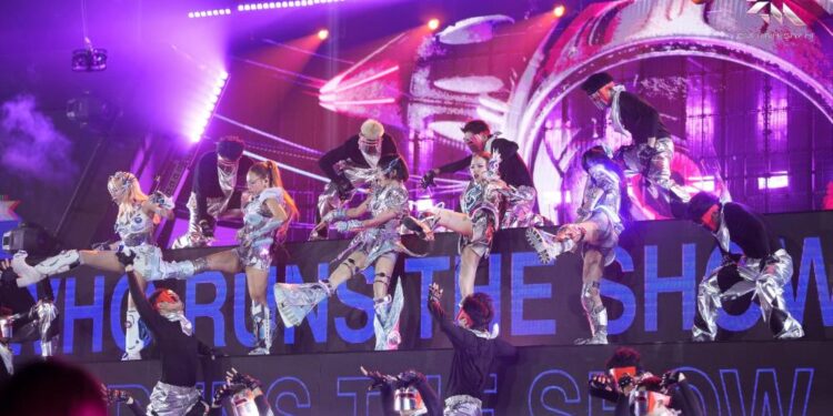 Châu Bùi Biến Livestage 4 Của Em Xinh Say Hi thành thế giới Cyberpunk đậm chất tương lai