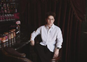 B Ray gửi gắm thông điệp gia đình trong MV Còn Ai Ngoài Anh Với em 