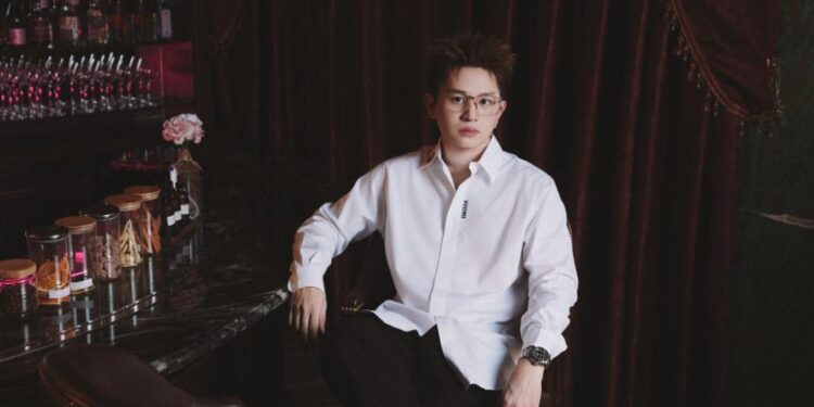 B Ray gửi gắm thông điệp gia đình trong MV Còn Ai Ngoài Anh Với em