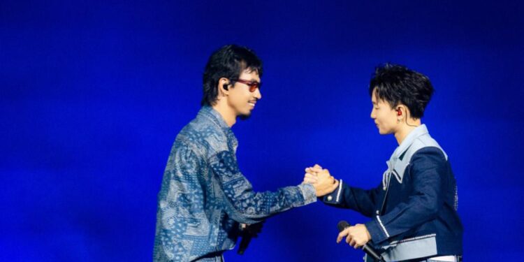 Hoàng Dũng và Đen khiến fan phấn khích khi mashup loạt hit, tung ca khúc mới nghe 1 lần là “dính”, quay MV ngay tại concert 