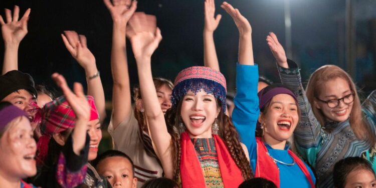 Không chỉ viết nhạc sôi động, Trang Pháp lay động khán giả với Mãi Là Người Việt Nam