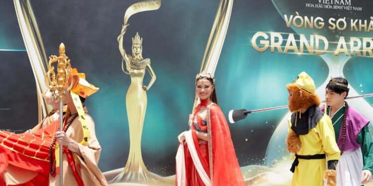 Thí sinh lái mô tô, cưỡi voi, hoá thân và biến hình độc đáo tại Sơ khảo Miss Grand Vietnam 2025   