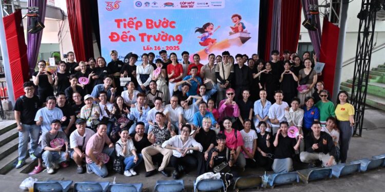 Nhiều nghệ sĩ ‘Tiếp bước đến trường’cho trẻ em bị ảnh hưởng bởi HIV/AIDS