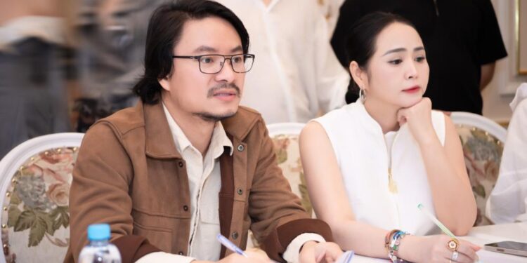 Có gì ở show thời trang có Hoa Hậu Tiểu Vy, Hoàng Phương, Quế Anh?