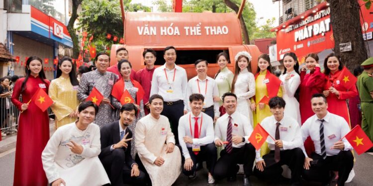 Năng suất như Trang Pháp, vừa góp mặt trong khối nghệ sĩ diều hành A80 vừa phát hành mini album về đề tài đất nước