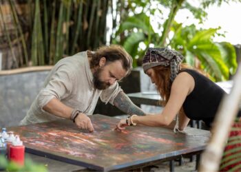    Vợ chồng Phùng Thanh Hà và Benjamin Schiller- Hành trình chuyển hóa từ tình yêu đến tranh vẽ