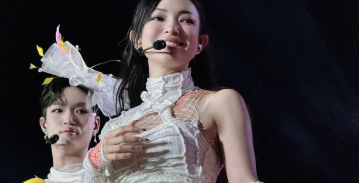 TỪ FASHION ICON ĐẾN NGHỆ SĨ TRÌNH DIỄN: CHÂU BÙI CHÍNH THỨC BƯỚC RA ÁNH ĐÈN SÂN KHẤU