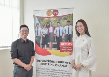 Hoa Hậu Lê Nguyễn Bảo Ngọc giảng dạy tại Đại Học Thammasat, Thái Lan