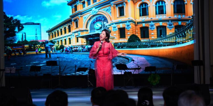 Diva Mỹ Linh đại diện Việt Nam cất tiếng hát tại Expo 2025 Osaka