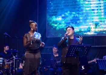 Host Thảo Trần đem đến những bản mashup Tình lần đầu tiên có mặt