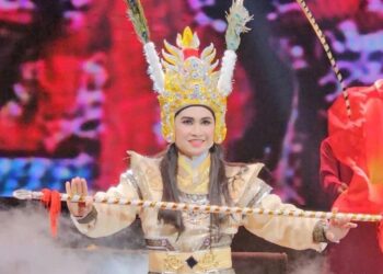 Bình Tinh hạnh phúc khi con trai Ngọc Cương lần đầu biểu diễn tuồng cổ