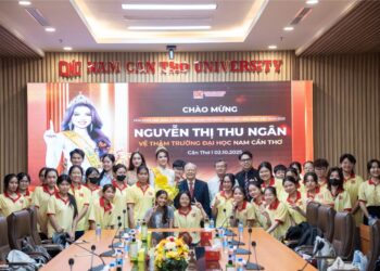 Á hậu Thu Ngân trở về Trường Đại học Nam Cần Thơ sau khi đăng quang