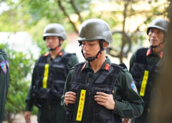 Binz, MONO ghi điểm bởi tinh thần xông xáo, nhiệt huyết trong Chiến sĩ quả cảm  –         