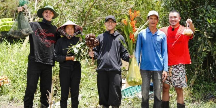“Sóng gió” tại nhà chung Hàng Xóm Mới, “ấm lòng” trước khoảnh khắc của tình làng nghĩa xóm