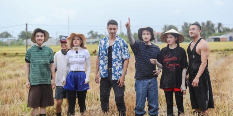 Chi Pu bỗng “công dung ngôn hạnh”, Hương Giang gặp “ác mộng” nấu nướng tại Tập 2 Hàng Xóm Mới