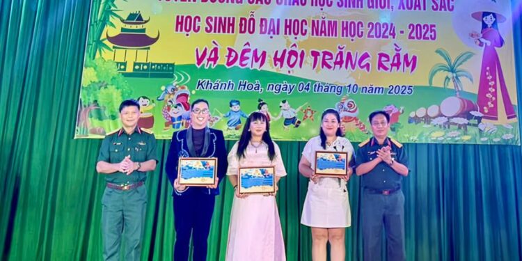 Doanh nhân  Anna Yến Phượng – Người phụ nữ mang ánh trăng sẻ chia đến Lữ đoàn Công binh