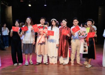 Diễn viên nhí Phùng Hiếu Nghĩa xuất sắc nhận Bằng tốt nghiệp lớp Diễn viên Kịch- Điện ảnh & Truyền hình K4.2025