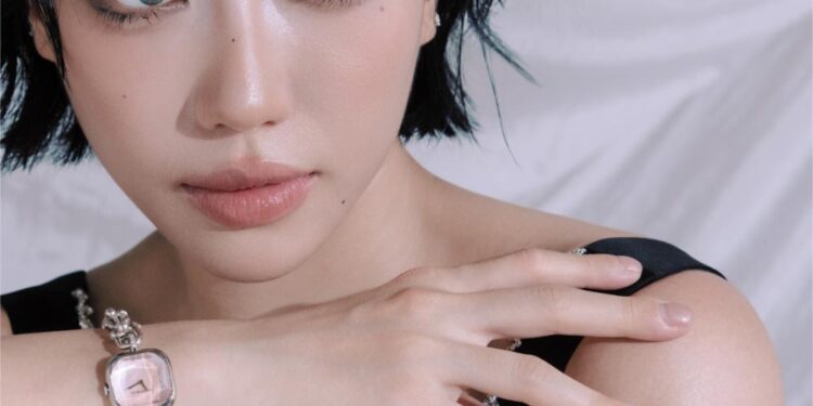 Diệu Nhi vừa nữ tính vừa bí ẩn trong bộ ảnh kết hợp Tiffany & Co