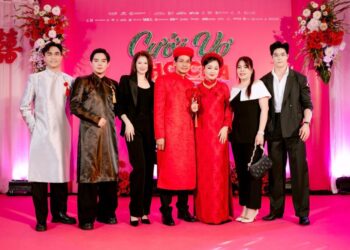 Sánh đôi cùng chồng, Hoa hậu Hoàng Thanh Nga ngập tràn hạnh phúc trong buổi ra mắt “Cưới Vợ Cho Cha”