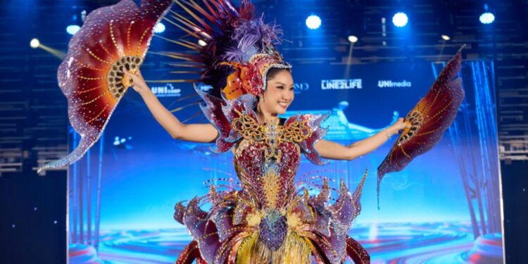Chính thức ra mắt trang phục Carnival Costume của Hoa Hậu Phương Linh lấy cảm hứng từ hình tượng ‘Cá Chép Hóa Rồng’
