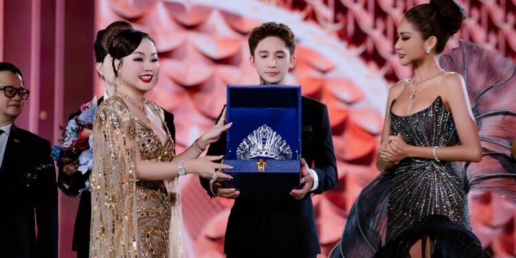 Hoa hậu Hoàng Thanh Nga ghi dấu ấn đẳng cấp thời trang trong chuỗi sự kiện Miss Cosmo 2025