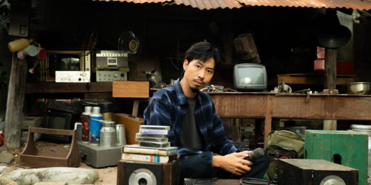 Đen ra mắt Việc Lớn: Vinh danh “công việc” làm cha mẹ, gửi gắm đầy xúc động đến những người con 