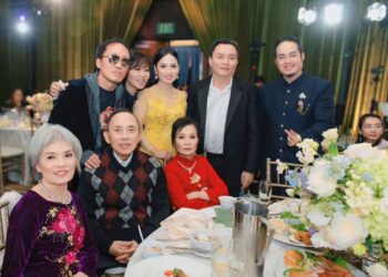    Trong tiệc kỷ niệm 60 năm ngày cưới của bố mẹ chồng, ‘nữ ca sĩ tỉ phú’ Hà Phương có màn ‘ăn mừng’ độc đáo cho thành tích của con gái