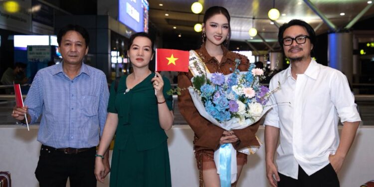 Mang hơn 100kg hành lý, Á hậu Thu Ngân chính thức lên đường sang Ai Cập thi Miss Intercontinental