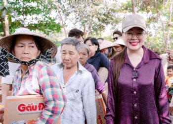 Hoa hậu Hoàng Thanh Nga giản dị trong hành trình thiện nguyện tại xã Bình Chánh