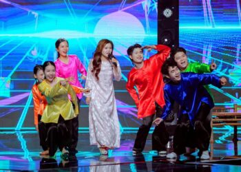 Ca sĩ gen Z Thanh Thanh – Quán quân Thách Thức Giới Hạn 2025 từng bị chê chỉ hợp hát karaoke, tự ti vì chiều cao khiêm tốn