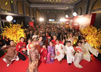 Dàn sao Việt đổ bộ thảm đỏ phim “Mùi Phở”, hòa chung không khí “ một đại gia đình rất tình”