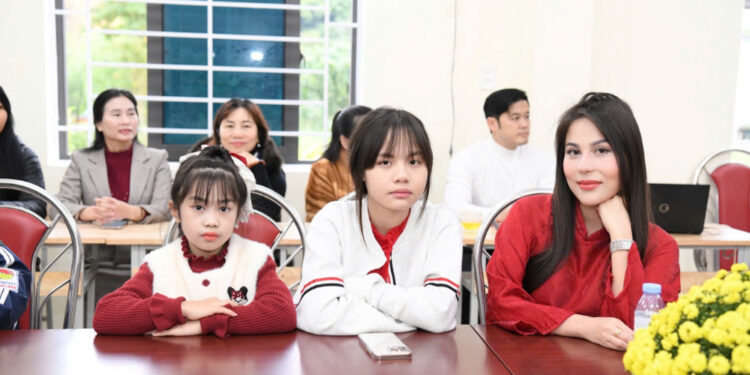 Khép lại năm 2025,  Phùng Hiểu Anh tỏa sáng bằng những dấu ấn nghệ thuật và cộng đồng đầy ấn tượng 