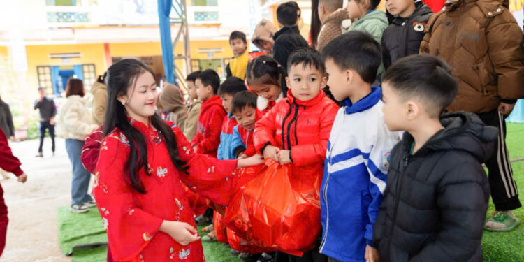 Hoa hậu Nhí Thế giới Phan Thị Minh Châu- Tài năng trẻ “gây sốt” tại xứ Lạng