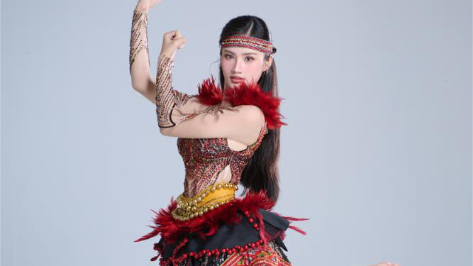 Hơn 300 thiết kế dự thi “Dances Of Vietnam”