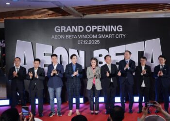 Cha đẻ ca khúc Việt Nam ơi làm đạo diễn phim Tết với sự góp mặt của Vua hài đất Bắc Xuân Hinh và Hoa hậu làng hài Thu Trang