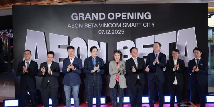 Cha đẻ ca khúc Việt Nam ơi làm đạo diễn phim Tết với sự góp mặt của Vua hài đất Bắc Xuân Hinh và Hoa hậu làng hài Thu Trang