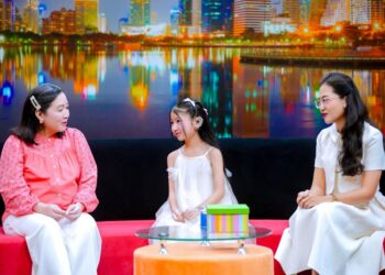 Mang thai lần 5, người mẹ bỡ ngỡ không dám đối diện con gái