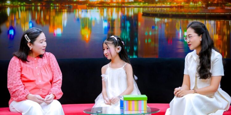 Mang thai lần 5, người mẹ bỡ ngỡ không dám đối diện con gái