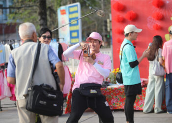 Nicky thích thú lần đầu được ăn cơm Tết kiểu miền Tây