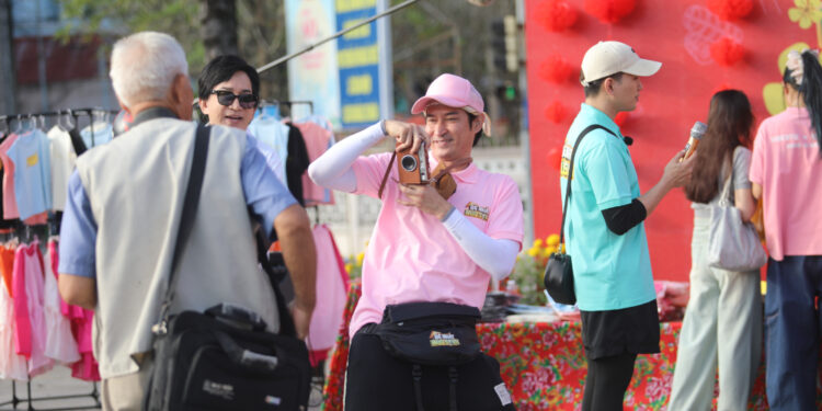 Nicky thích thú lần đầu được ăn cơm Tết kiểu miền Tây