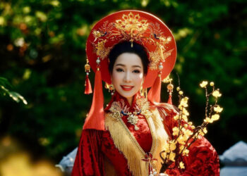 Trịnh Kim Chi rạng rỡ đón xuân trong tà Áo dài mang đậm hồn Việt qua ống kính Thái Nhàn