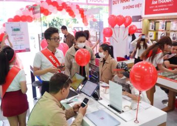Cửa hàng Di Động Việt 03 Phan Đăng Lưu, TP.HCM khai trương, iPhone, Samsung về giá hời kèm quà giá trị