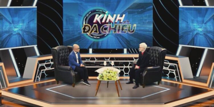 Kính Đa Chiều: “Thạc sĩ bạch tạng” Thạch Trần Bạch Long tiết lộ bí quyết biến sự khác biệt thành lợi thế