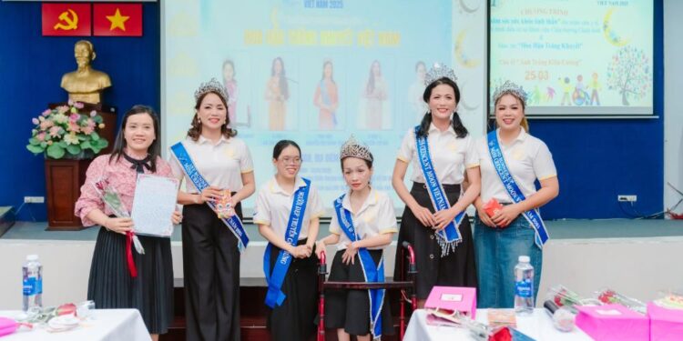 Người đẹp Hoa hậu Trăng khuyết Việt Nam cùng nhau gửi gắm yêu thương đến Bệnh nhân tại TP.HCM