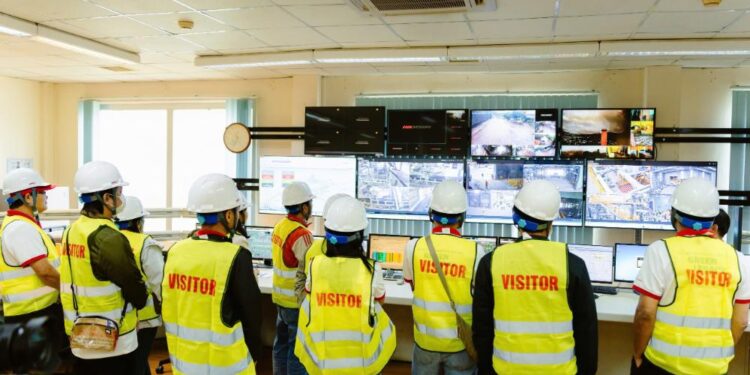 20 năm đồng hành hạ tầng miền Trung, Xi măng Sông Gianh tăng tốc chuyển đổi xanh với mục tiêu giảm 23% Co₂ đến 2030