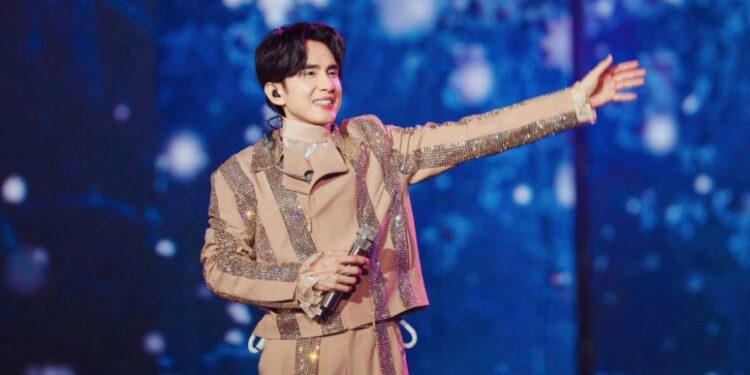 Đan Trường trở về Việt Nam dự siêu show ‘Việt Nam Tinh Hoa – Anh Em Bốn Bể Một Nhà’ của nhạc sĩ tỷ view