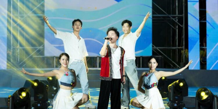 Nguyễn Phạm Hồng Anh –Gương mặt Siêu Mẫu Nam Triển Vọng được săn đón tại Búp Sen Vàng