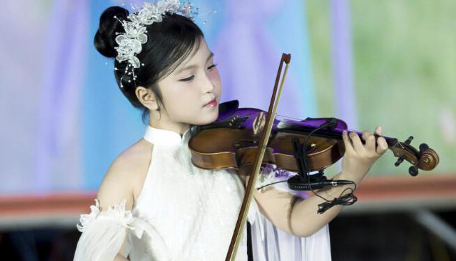 Trương Nguyễn Minh Phương rạng rỡ với danh hiệu “Thiên thần tỏa sáng” tại Búp Sen vàng