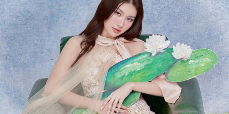 Hoa Hậu Nguyễn Hoàng Phương Linh truyền cảm hứng đến giới trẻ trong bộ ảnh tuổi 27: Thành công bắt đầu từ những lần dám thử!